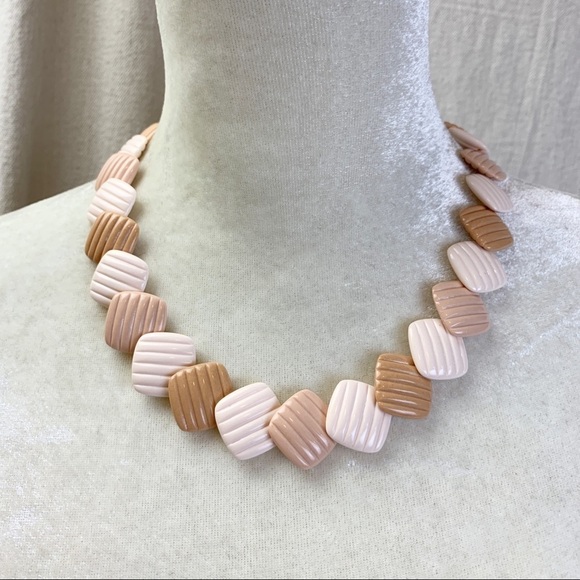 Vintage 1985 Avon Summer Sands tan Acrylic Ribbed Squares Necklace - Picture 1 of 4